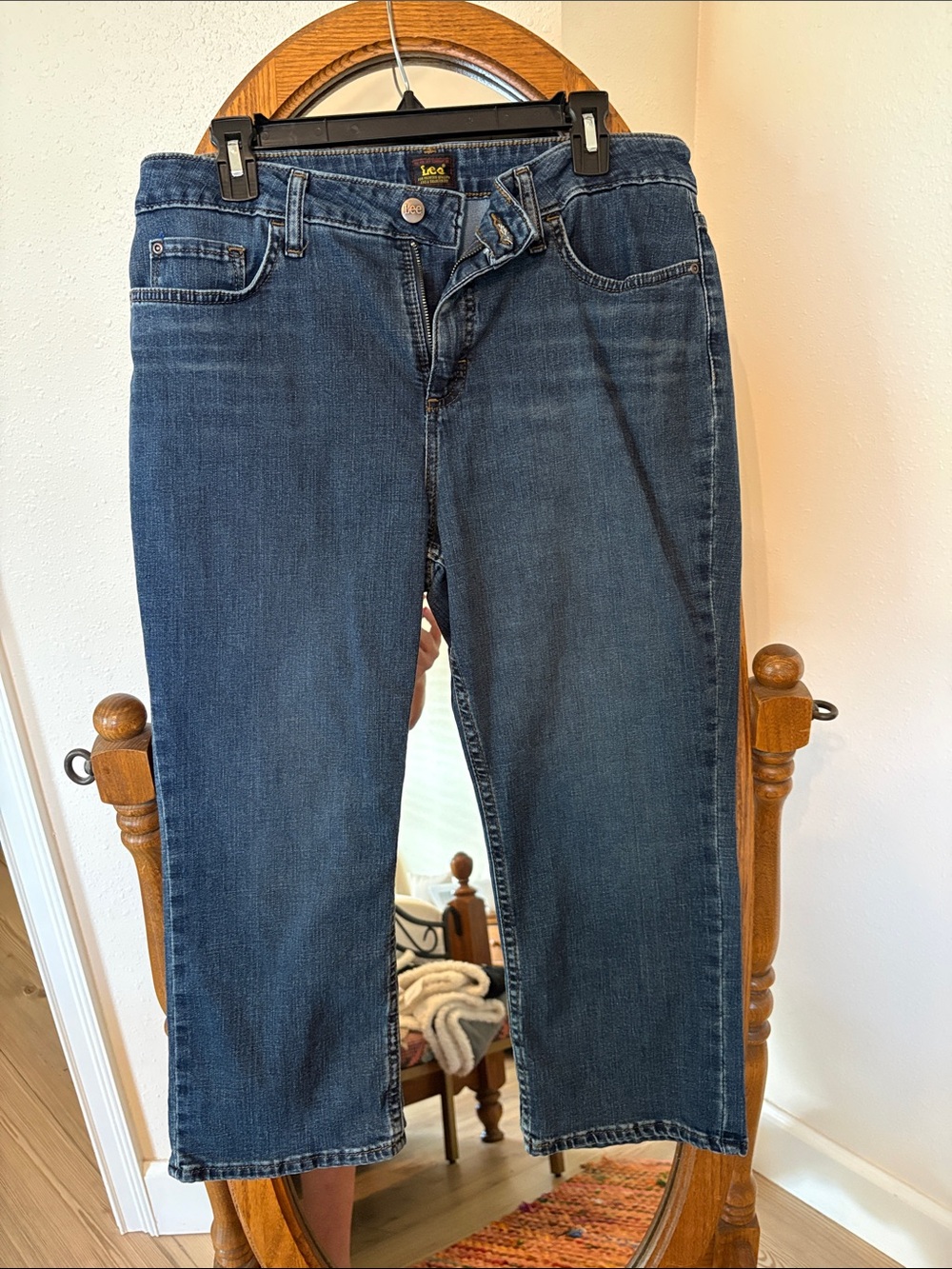 Lee Women's Mid/Dark Blue Cropped Straight Jeans